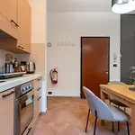 Sweet Nest In Centre